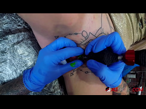 ❤️ Sully Savage mai tsananin jarfa ta yi tattoo a kan kwarin ta ❌ Labaran batsa  ️❤